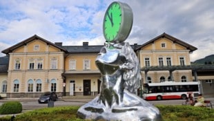 Neue Skulptur „Zeitenwende“ von Xenia Hausner in Bad Ischl