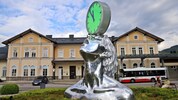 Neue Skulptur „Zeitenwende“ von Xenia Hausner in Bad Ischl