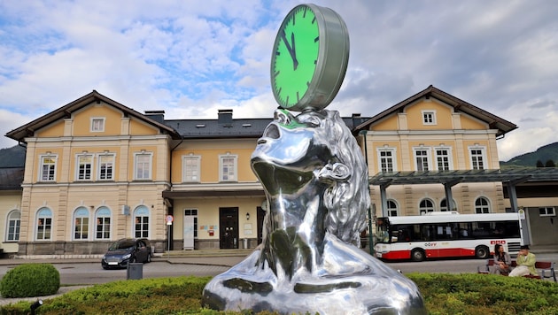 Neue Skulptur „Zeitenwende“ von Xenia Hausner in Bad Ischl