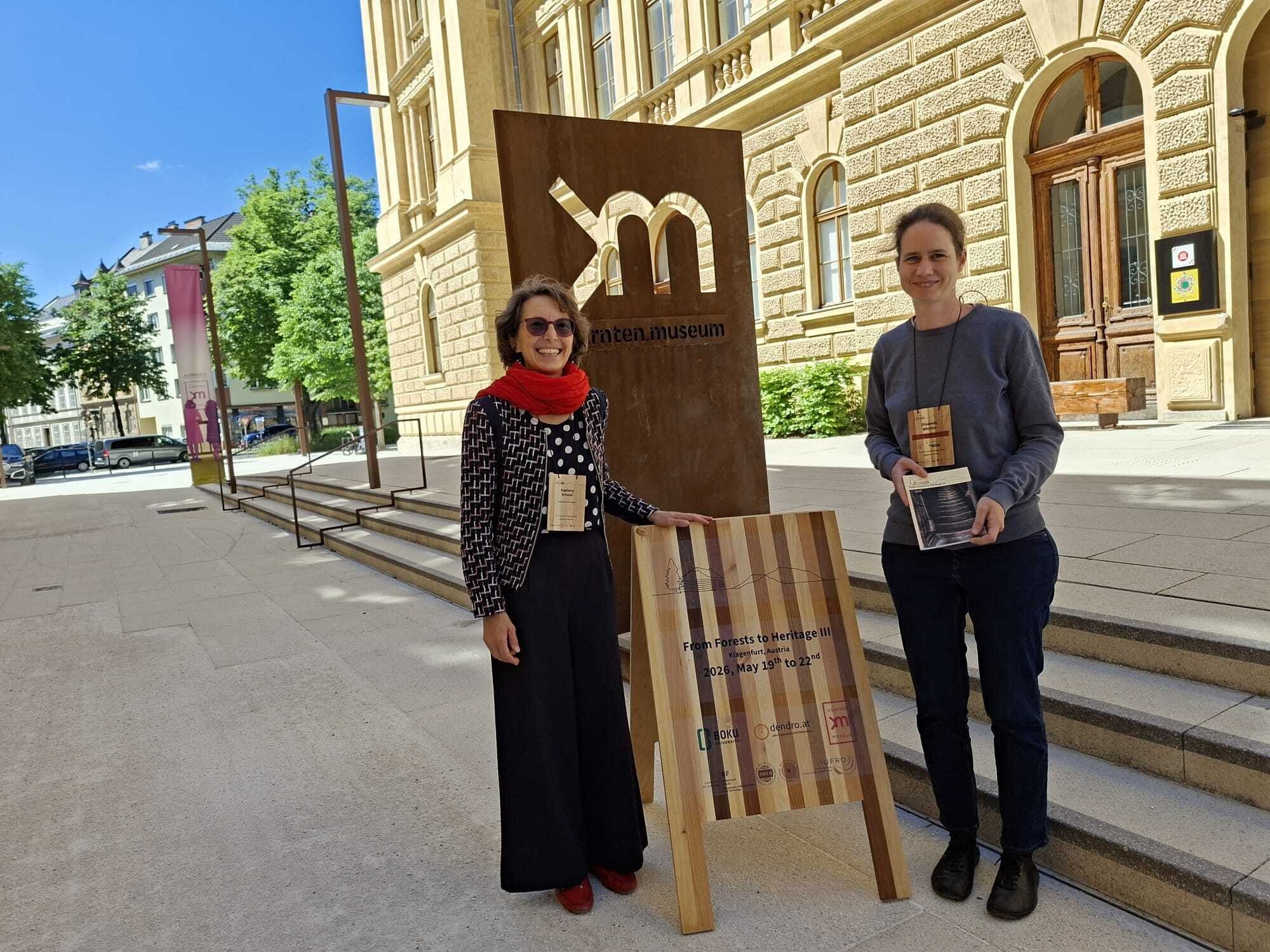 Ingeborg Schmid vom kärnten museum führte im Freilichtmuseum in Maria Saal und saugte beim ...