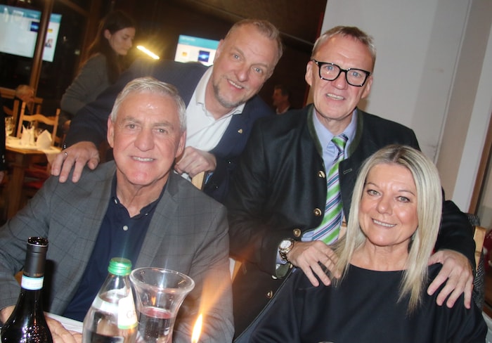 Schader mit „Krone“-CvD Markus Gassler sowie Walter und Conny Schachner.