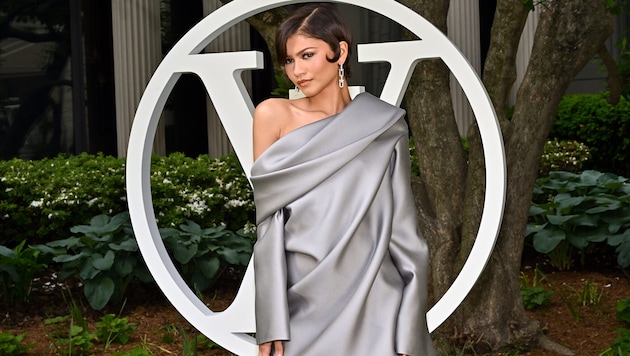 Zendaya diese Woche bei der Fashion-Show von Louis Vuitton. Beim Fotoshooting mit dem ...
