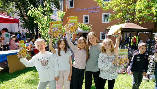 Marie, Matilde, Philippa, Josefine und Lovis sind in der Redaktion der „Plaudertasche“.