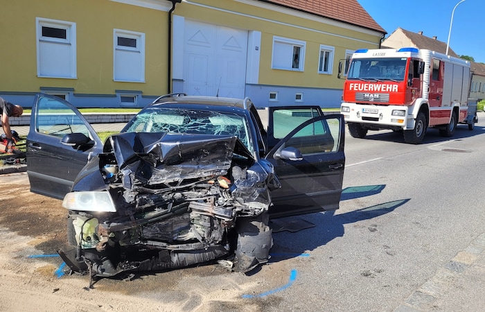 Eines der zerstörten Fahrzeuge.