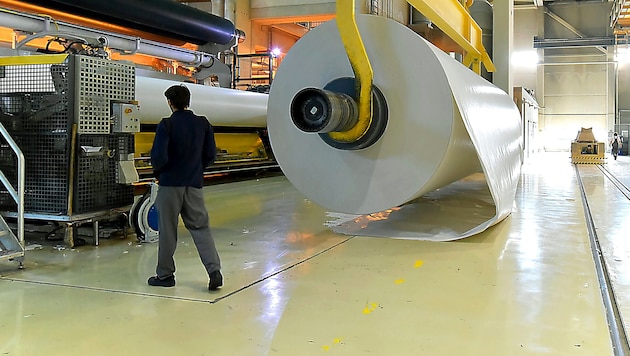 Die rund 7500 Beschäftigten der Papierindustrie erhalten rückwirkend ab 1. Mai um 2,4% bis 2,75% ...