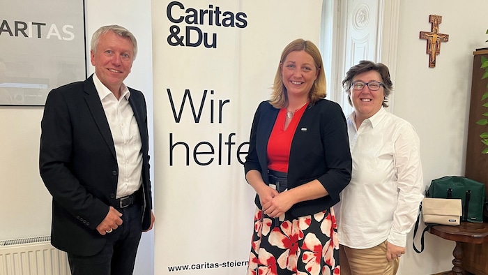 Caritas-Direktorin Nora Tödtling- Musenbichler (Mitte) mit den Vizedirektoren Thomas Ferk und ...