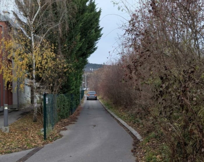 Der Schliefweg ist 2,60 Meter breit. Vorgeschrieben wären jedoch 3,10 Meter.