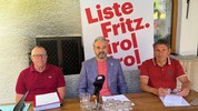 Markus Sint (Mi.) fordert mit Anwohnern Maßnahmen.