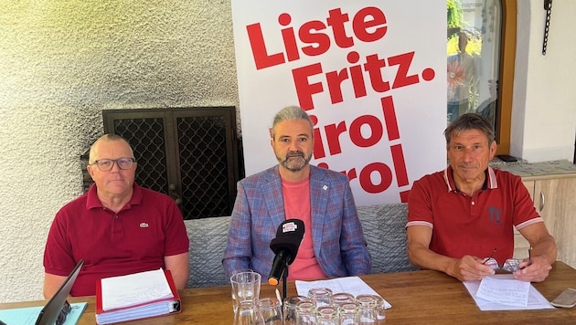 Markus Sint (Mi.) fordert mit Anwohnern Maßnahmen.