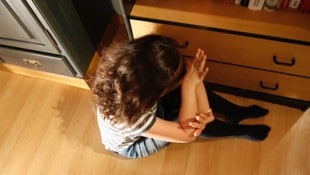 In Stuttgart hat ein ehemaliger Tagesvater gestanden, ihm anvertraute Kinder sexuell missbraucht ...