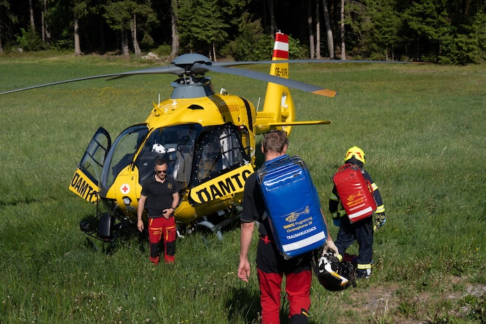 Die 21-jährige Lenkerin kam per Rettungsheli nach Linz ins Spital