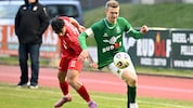 Daniel Primusch (re.) und Völkermarkt blamierten sich bei Schlusslicht Nußdorf.
