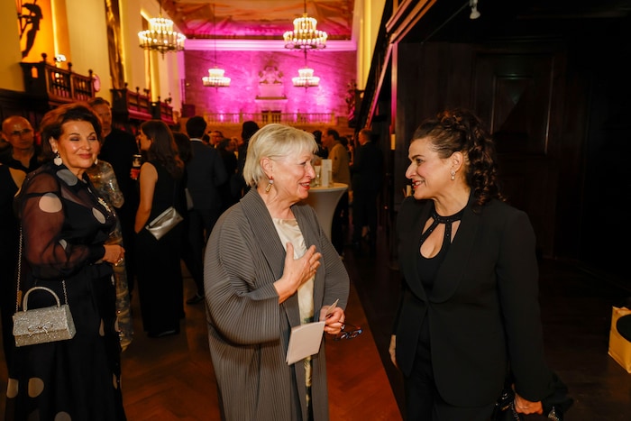 Zwei Intendantinnen im Gespräch: Karin Bergmann (li.) mit Cecilia Bartoli, die die ...