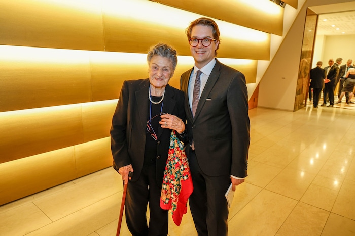 Mama von Cecilia Bartoli, Silvana Bazzoni Bartoli mit dem kaufmännischen Direktor der ...