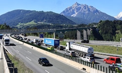 Am Pfingstwochenende wollen viele Richtung Süden. Die erwarteten Staus sind eingetreten.