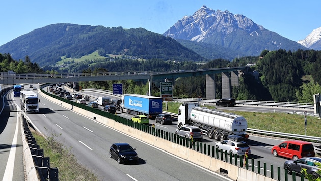 Am Pfingstwochenende wollen viele Richtung Süden. Die erwarteten Staus sind eingetreten.