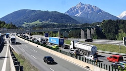 Am Pfingstwochenende wollen viele Richtung Süden. Die erwarteten Staus sind eingetreten.