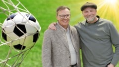 Der Ball rollt, der Schmäh rennt: Ex-Minister Norbert Darabos mit Kabarettist, Schauspieler und ...