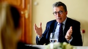 Die „Krone“ traf den Ex-NATO-Generalsekretär zum Interview im Stift Göttweig.