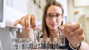 Einsparungen gefährden den Nachwuchs für Lehre und Forschung, meinen die Gewerkschafter.