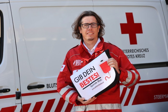Bis vor Kurzem war Steinscherer noch Leiter des Blutspendedienstes des Roten Kreuz.