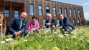Bionorica-Chef Professor Michael Popp, Rektorin Eva Schulev-Steindl, Pernkopf und Stadtchef ...
