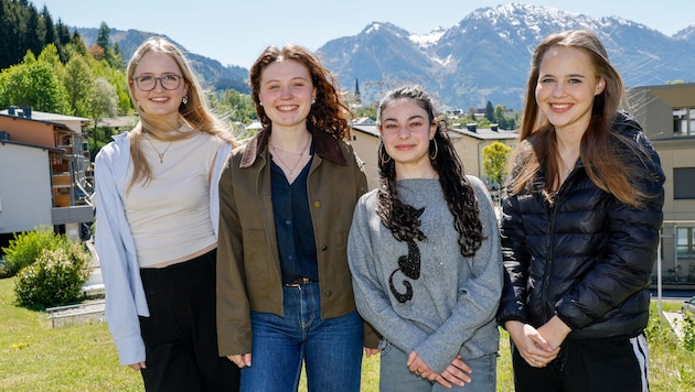 Die vier Mädchen besuchen das Elisabethinum in St. Johann. Sie haben schon Pläne für danach. ...