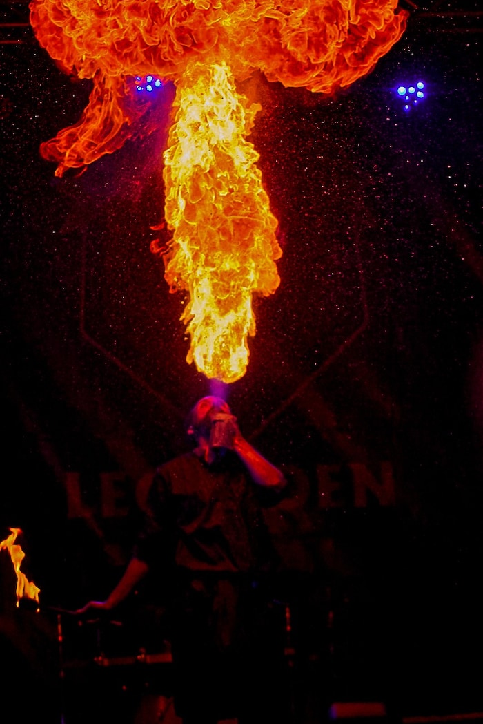 Beeindruckend: Johan „Troll“ Holst, Weltrekordhalter im Feuerspucken aus Schweden.