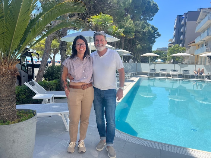 In den Hotels von Silvia und Roberto halten sich die jungen Partygäste an die Spielregeln.