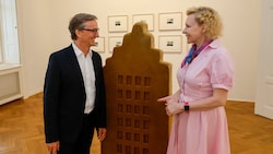 Galerist Thaddaeus Ropac im Gespräch mit Schauspielerin Sunnyi Melles – sie schaut regelmäßig in ...