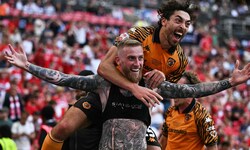 Oliver McBurnie, der Mann mit den vielen Tätowierungen, schoss Hull City zurück in die Premier ...