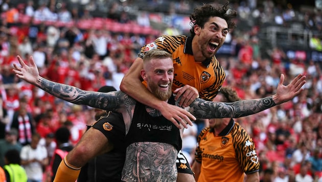 Oliver McBurnie, der Mann mit den vielen Tätowierungen, schoss Hull City zurück in die Premier ...