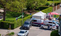 Der Tatort am Gasthof-Parkplatz in Linz-Urfahr, wo ein 88-Jähriger seine Gattin, seine Tochter ...