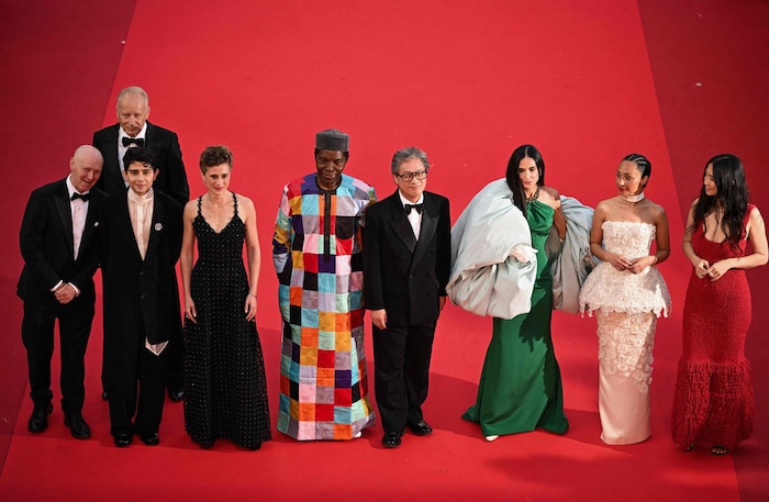 Die Jury der 79. Filmfestspiele von Cannes posiert vor der Abschlusszeremonie auf dem roten ...