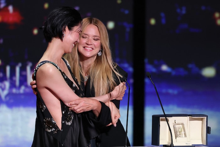 Die japanische Schauspielerin Tao Okamoto (l.) und die belgische Schauspielerin Virginie Efira ...