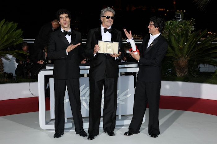 Den Preis für die beste Regie teilen sich Javier Calvo, Pawel Pawlikowski und Javier Ambrossi