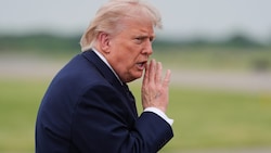Der US-Präsident sagte am Freitag seine Teilnahme an der Hochzeit seines Sohnes ab und kündigte ...