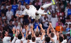 Die Spieler von Real lassen David Alaba zum Abschied hochleben ...