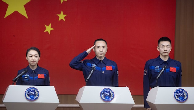 Die Astronauten Li Jiaying, Zhu Yangzhu und Zhang Zhiyuan