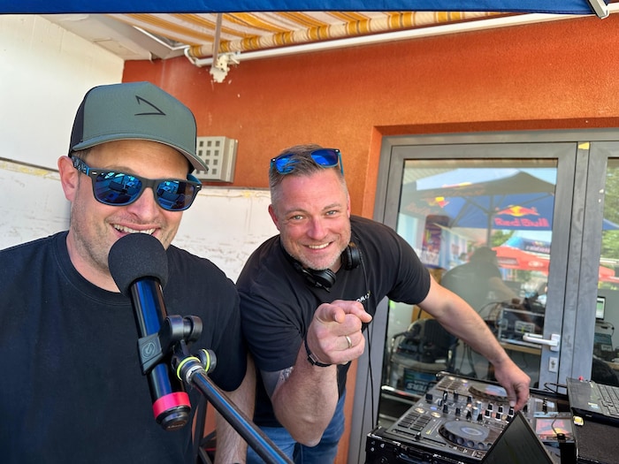 Stadionsprecher Patrick Jochum (li.) und DJ Christian Kanzian sorgen für ausgelassene Stimmung.