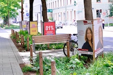In der Grazer Neutorgasse stehen die Plakate dicht an dicht.