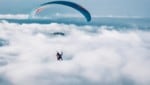 Immer wieder verunfallen Paragleiter – zu Zusammenstößen in der Luft kommt es aber nur selten. ...