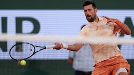 Novak Djokovic wankte, kämpfte sich aber in Runde zwei.