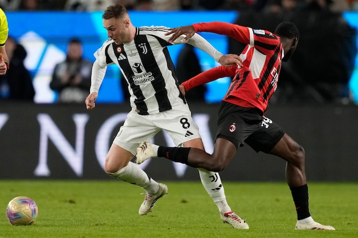 Teun Koopmeiners (li.) kostete Juve über 50 Millionen Euro – er brachte diese Saison null Tore, ...