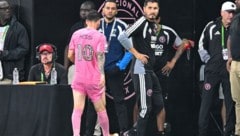 Bange Blicke begleiteten Lionle Messi am Wegn in die Kabine.