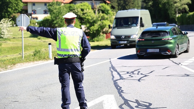 Keiner der beiden Lenker konnte einen Führerschein vorweisen (Symbolbild)