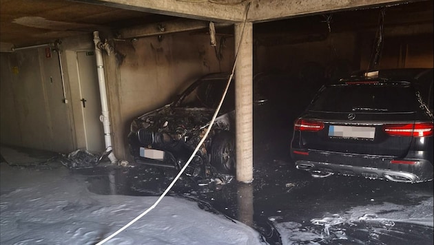 Ein Auto wurde vollständig zerstört, ein zweites schwer beschädigt.