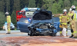 Das Auto des Rasers wurde schwer beschädigt.