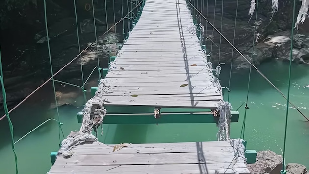 Astrid and Jürgen P. were crossing the bridge when the wooden planks suddenly gave way.