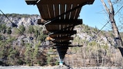 In Österreich wird darauf geachtet, Touristenattraktionen wie diese Hängebrücke in Tirol ...
